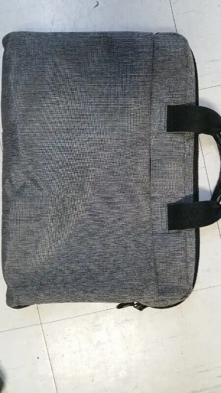 Laptop Case in Laptop Accessories in Kitchener / Waterloo - Image 2