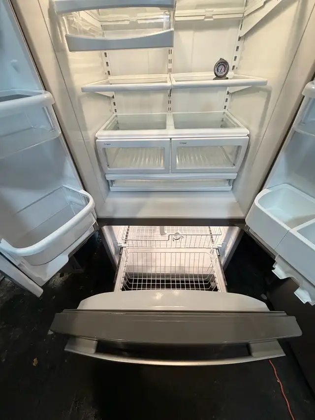 Whirlpool 33” fridge - delivery possible  in Refrigerators in West Island - Image 4