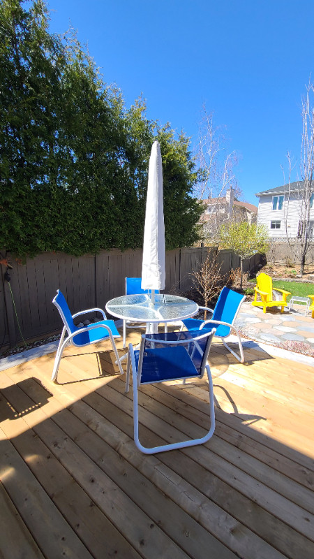 6-pc aluminum patio dining set (round table, umbrella, 4 chairs) in Patio & Garden Furniture in Ottawa - Image 4