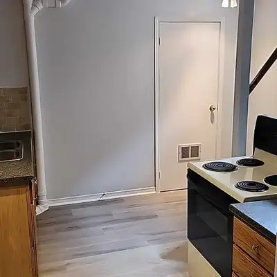 1 bedroom basement apartment, 1 parking, downtown Belleville