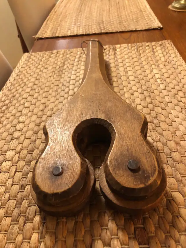 MCM Hand Carved Wood Laundry Clothes Line Roller Spreader in Arts & Collectibles in City of Toronto - Image 2