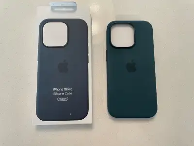 Apple iPhone 16 Pro Silicone Case with MagSafe "Lake Green"- New, View more