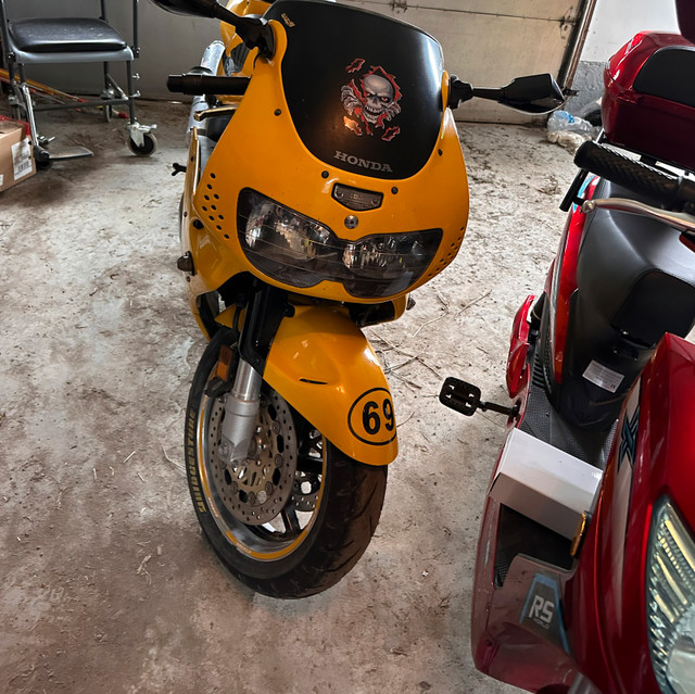 Moto dans Motos sport  à Saint-Hyacinthe - Image 3