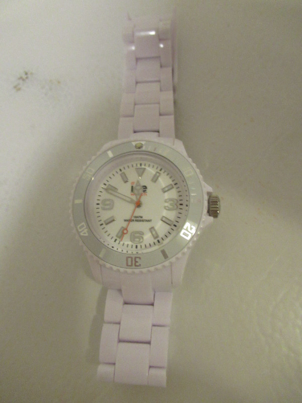 FS:  A Women's Ice Watch Never Worn in Jewellery & Watches in City of Halifax