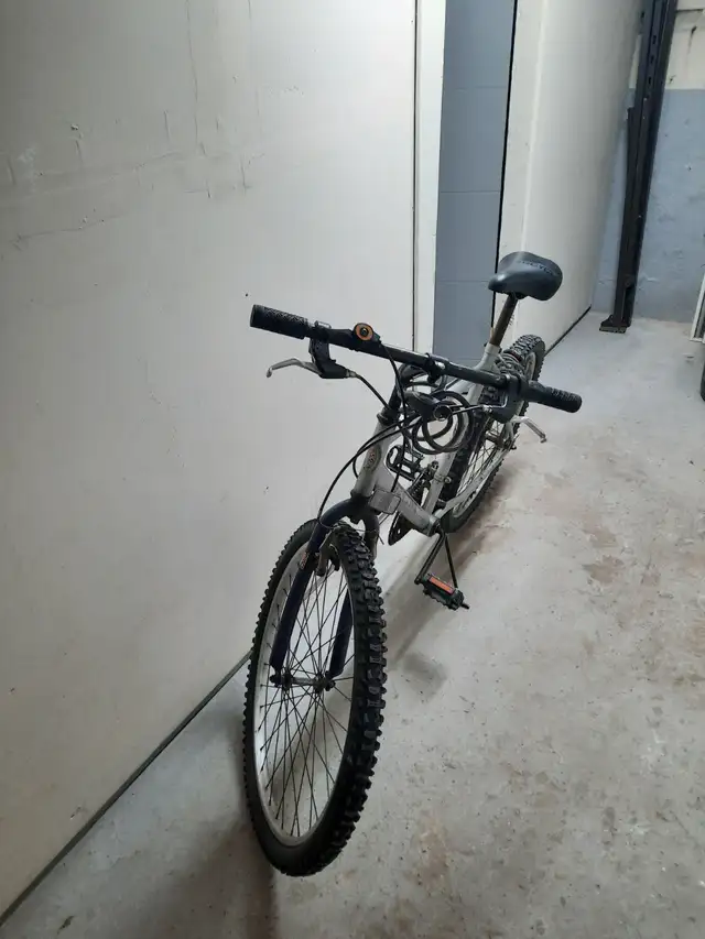 Bike VTT in Other in London - Image 5