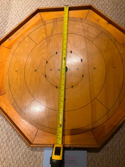 This is a vintage board but in excellent condition. 27” long/wide, discs as shows. Pickup in Whitby....