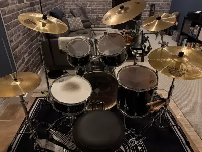 Pearl Drum Set, View more