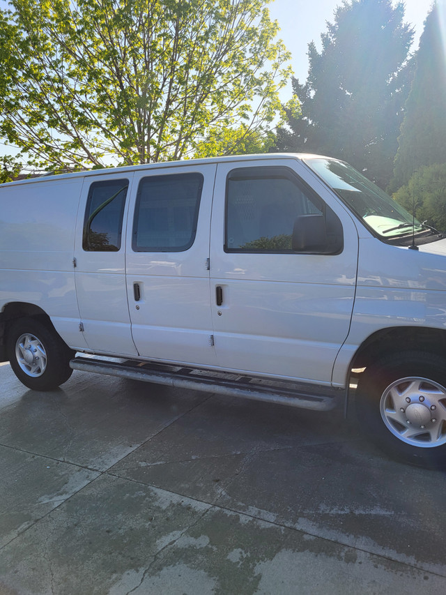 2007 Ford Econoline Super Duty Cargo Van in Cars & Trucks in Saskatoon - Image 2