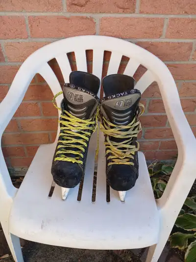 CCM 952 Mens Hockey Skates size 9.5, View more