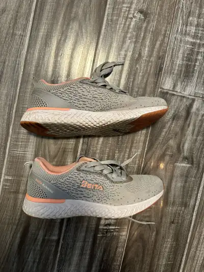 Women’s Running Shoes Size 6, View more