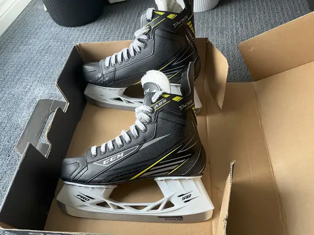 Mens CCM Tacks Ice Skates - skate size 9/shoe size 10.5 $75 OBO in Hockey in City of Toronto - Image 3