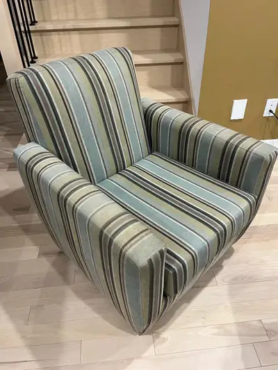 Fauteuil pivotant, View more