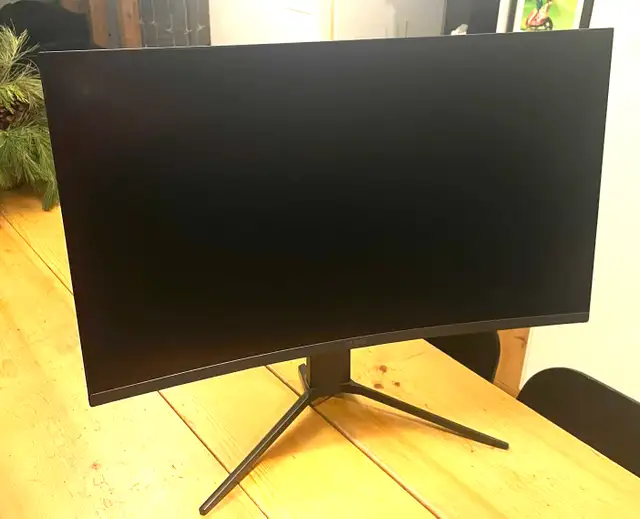 Gaming monitor 144Hz 1440p 32'' in Monitors in City of Montréal - Image 2