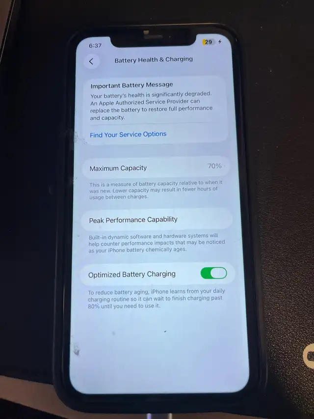 iPhone 11 red in Cell Phones in Delta/Surrey/Langley - Image 4