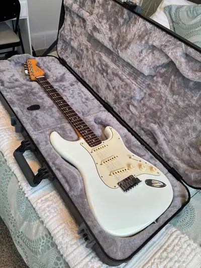 Fender American Ultra Strat in Arctic Pearl, View more
