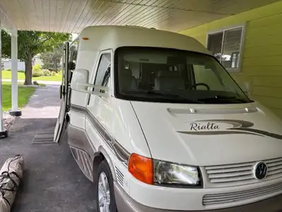 05 Rialta exc.condition new tires brakes runs like new ,22 mpg,3 way large fridge ,magic vent,overhe...