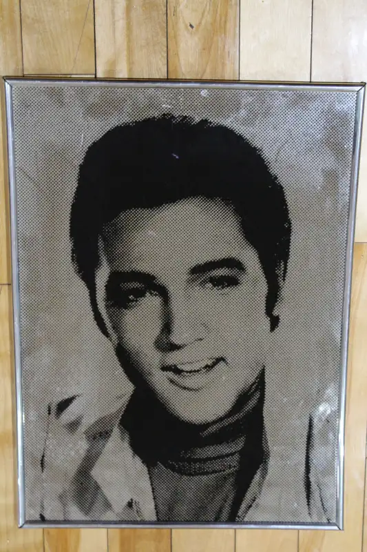 Vintage Elvis Presley Reverse Painted Mirror Wall Art in Arts & Collectibles in City of Toronto - Image 5