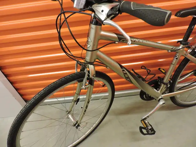 Vélo Hybride performance Cannondale CO2 Optimisé Q5. in Cruiser, Commuter & Hybrid in Laval / North Shore - Image 5
