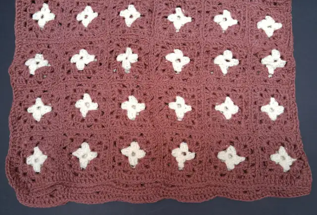 New dusty rose & white 48 x 48-in hand-crocheted afghan blanket in Bedding in City of Toronto - Image 2