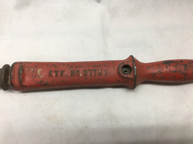 Antique NOS ETF Tool Cast Iron 3775 Forged Steel Nail Puller in Electrical in St. Catharines - Image 3