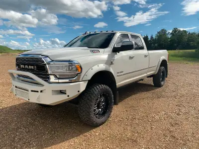 2020 Ram 3500 Limited Longbox. Full load, Pearl white. Navy and Slate Interior. BDS Radius Arm Lift....