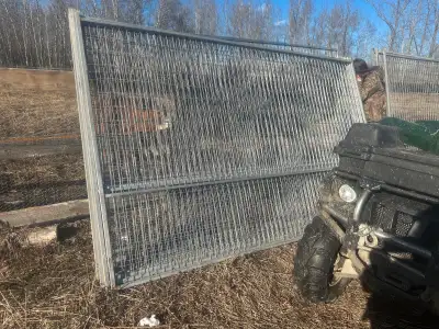 I am selling used fence panels, ideal for creating enclosures or boundaries. Set up and delivery ava...