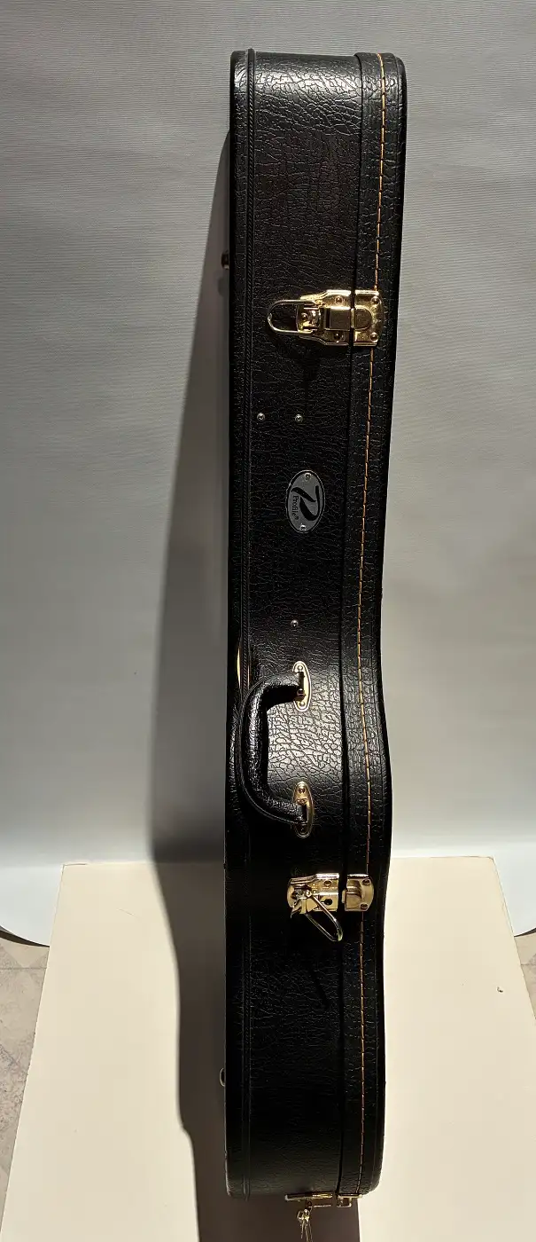 Étui à guitare classique rigide Profile in Guitars in Québec City - Image 4
