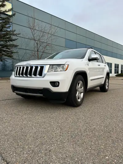 For sale is my 2013 jeep Cherokee overland 5.7 V8. Car is fully loaded with all options including po...