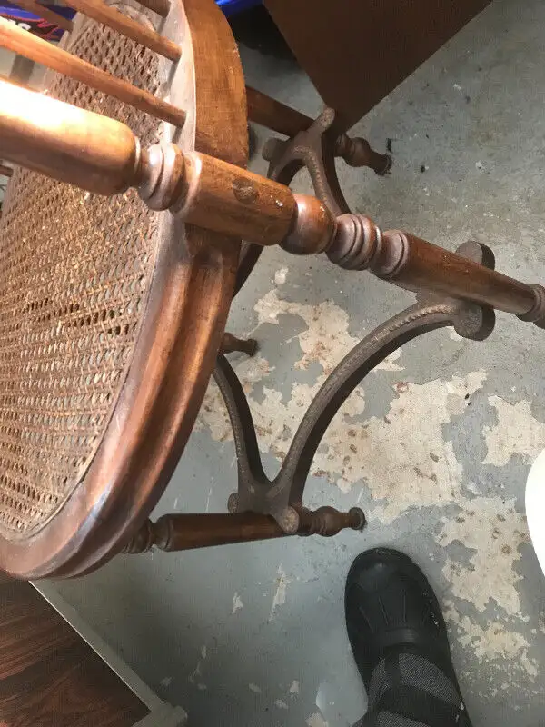Antique chair in Chairs & Recliners in Winnipeg - Image 3