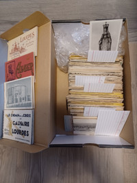 Boite de cartes postales anciennes - 472 cartes + 4 carnets
