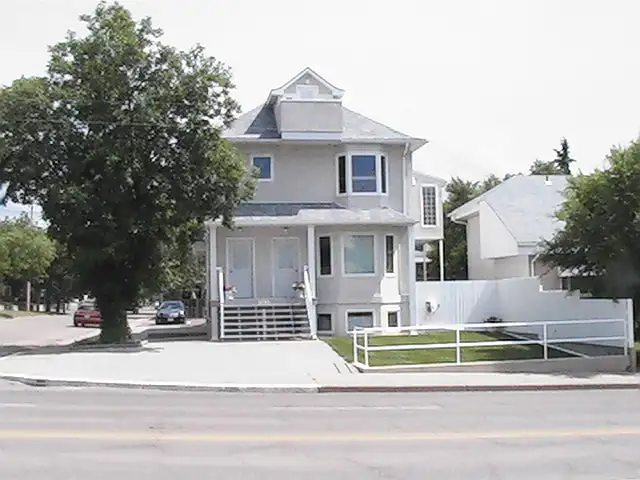 DELUXE 2 BEDROOM SUITE FOR RENT