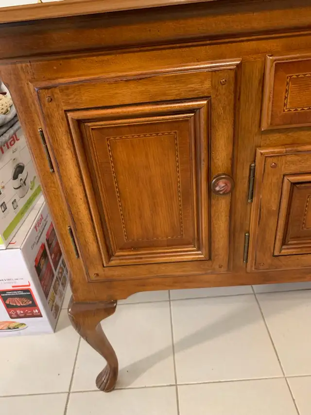 Wood buffet  in Hutches & Display Cabinets in Mississauga / Peel Region - Image 4