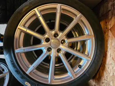 9.5/10 condition. Came off a 2015 A6 3.0T. 8.5"x19", ET 43 (offset). Will fit many Audi/VW models. M...