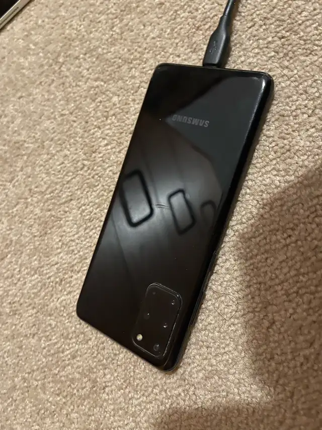 Samsung S20 Plus Damaged Back Corner in Cell Phones in Kitchener / Waterloo - Image 3