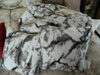 BLACK AND WHITE FAUX FUR THROW WITH 2 CUSHIONS