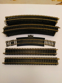 Ho scale model train track