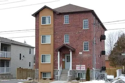 Girls-Only 1-BR, Spring Sublet, 22 Columbia Street W., #C-5, Waterloo Large Private 1-Bedroom in a Q...