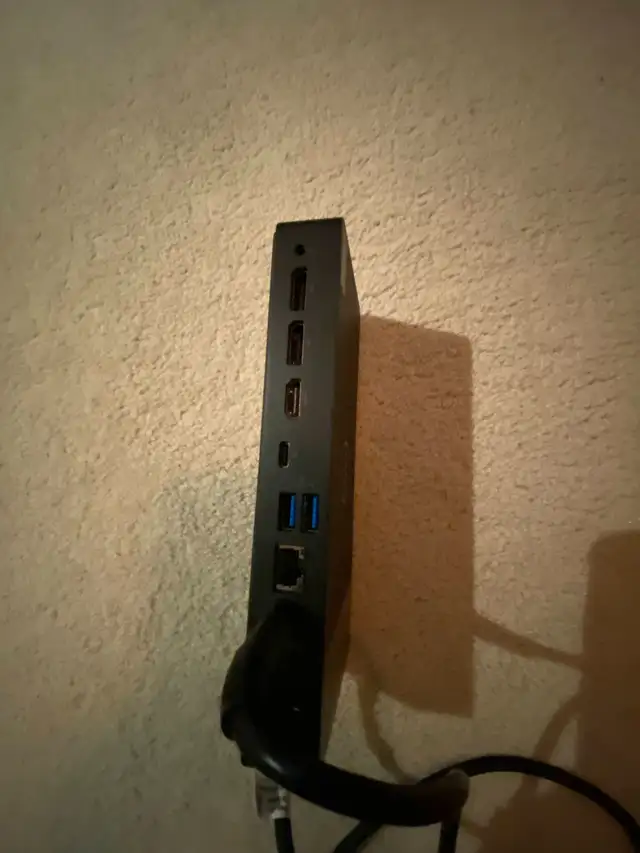 DELL WD19TB Thunderbolt Docking with 180W AC Power Adaptor in Laptop Accessories in Ottawa - Image 9