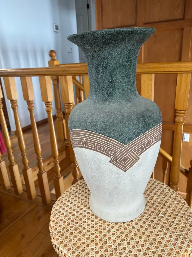 20” Large Decorative Ceramic Floor Vase in Home Décor & Accents in Calgary - Image 2