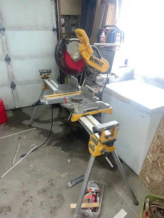 Dewalt DW718 dual bevel miter saw