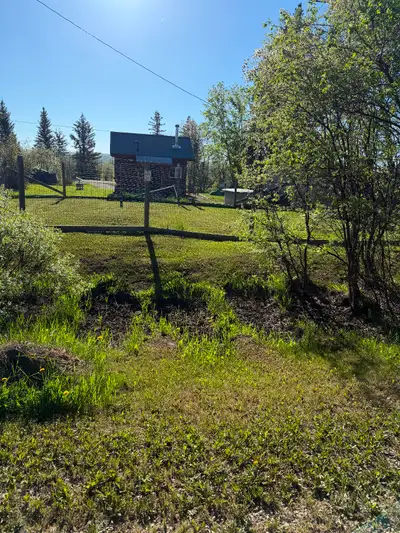 -Walls are made of 6” thick Spruce Logs -100 amp service -Double pane window -On Steel Skid so can b...