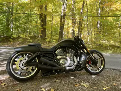 Vrod muscle 2015 Excellent condition Customized Airbox cover customized Drag bar customized Air susp...