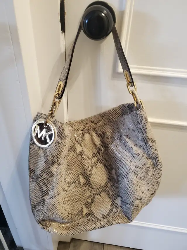 Womens Michael Kors Purse in Women's - Bags & Wallets in London - Image 5