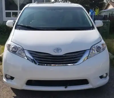 2014 Toyota Sienna XLE AWD Fully loaded with interior leather.
