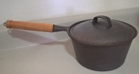 Vintage Cast Iron Wood Handle Sauce Pan 2 qt Seasoned Pot Lid
