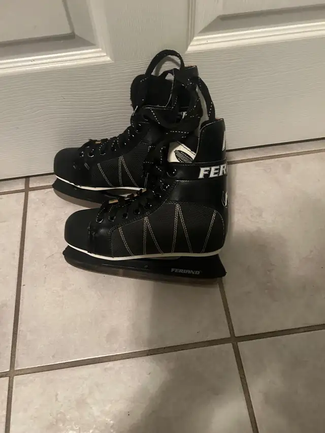 Skates kids in Skates & Blades in Kitchener / Waterloo - Image 2