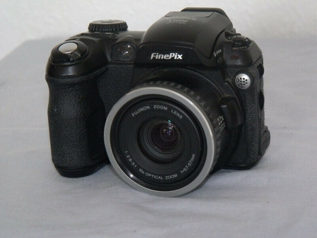 Fujifilm FinePix S Series S5000 3.1MP Digital Camera in Hobbies & Crafts in Abbotsford