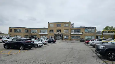 *** Free Parking *** **** Utilities Included **** Professional offices for rent in complex shared wi...