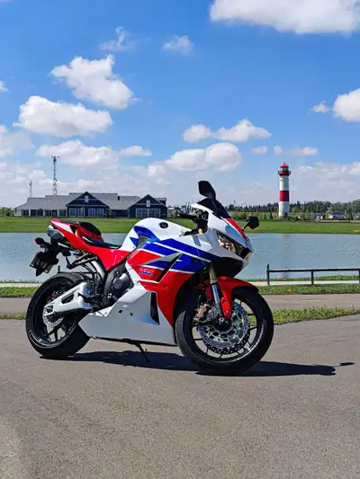2013 Honda CBR600RR HRC Edition with ABS. A great modern sportbike, fast, fun, and comfortable with...