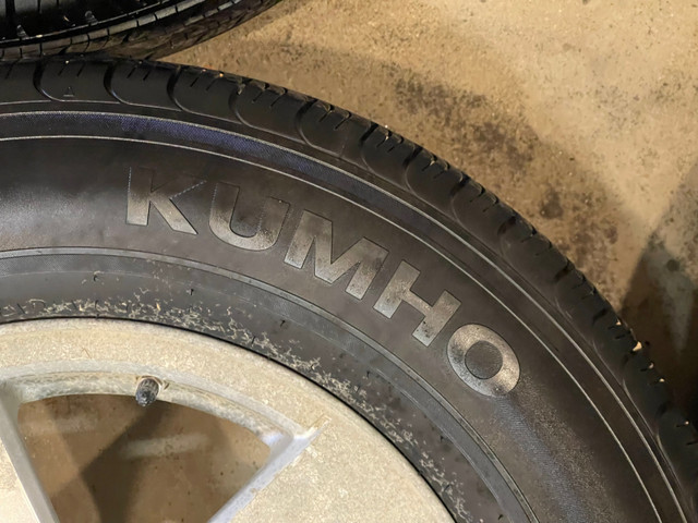 235/65R16 New Kumho Allseason tires on cheEquinox 5X114.3  $600 in Tires & Rims in Saskatoon - Image 4